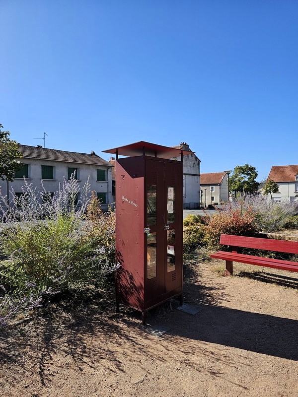 Deux boites à livres à Désertines&nbsp;(03)