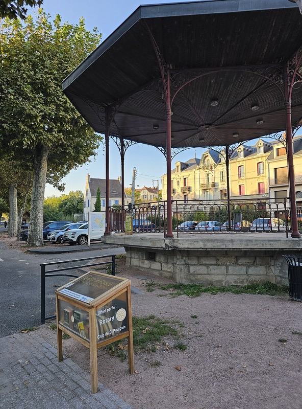 Une boite à livres à Saint-Pourçain&nbsp;(03)