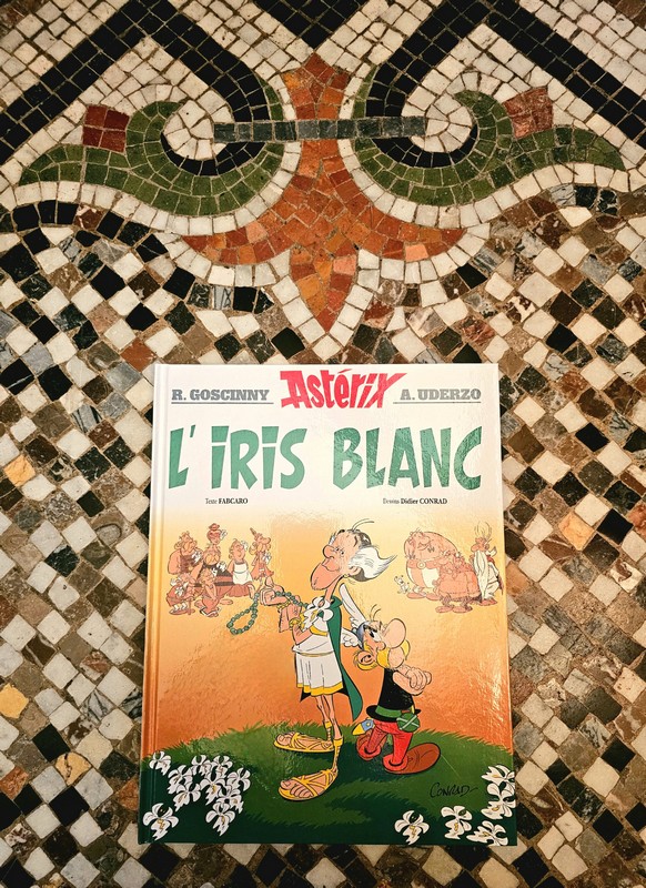 Chronique lecture : Astérix n°40 L&rsquo;iris blanc de Fabcaro et Didier&nbsp;Conrad
